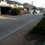 B_FrontRoad.jpg B_FrontRoad.jpg